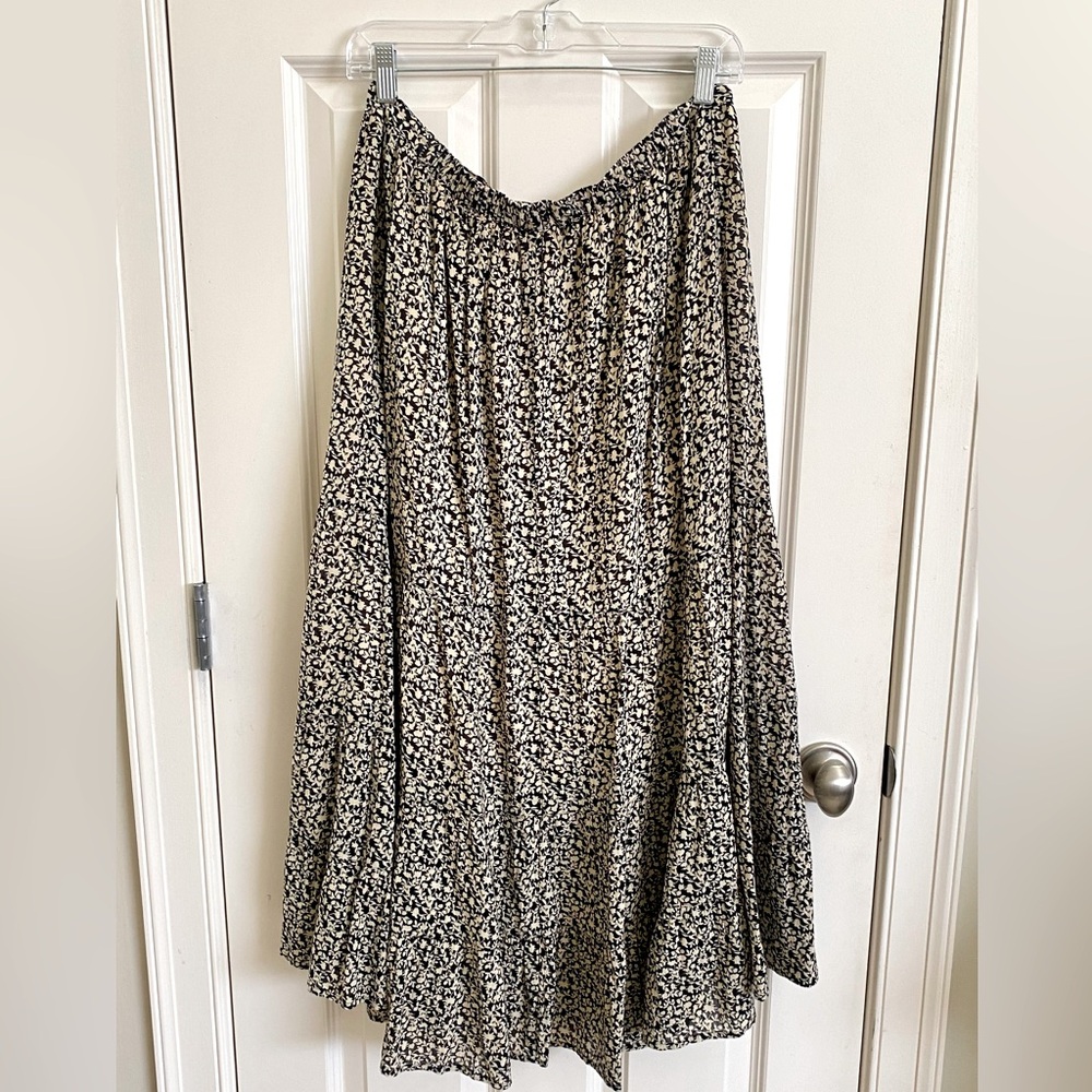 Banana Republic maxi skirt, elastic back waist band. Size-Med